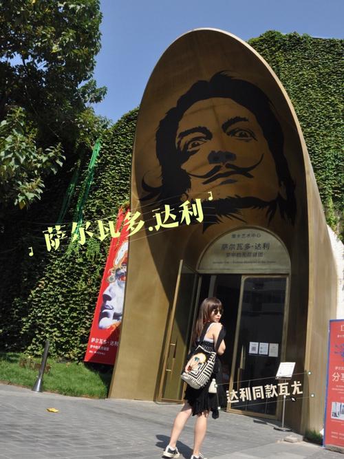 20岁演妇女,34岁演学生,两年接18部剧为母买房,她苦尽甘来了?2天前