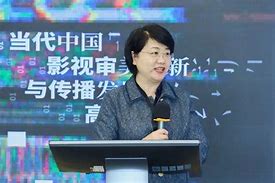 审美与向善戏剧影视名师大讲堂的启示与影响

引言
在当今社会，传媒教育不仅仅是技术的传授，更是价值观和审美观的塑造。传媒学院联合主办的“审美与向善戏剧影视名师大讲堂”系列讲座，正是这一理念的体现。通过邀请业界顶尖的戏剧影视专家，该系列讲座不仅传授专业知识，更致力于培养学生的审美能力和道德责任感，引导他们成为有深度、有温度的传媒人才。

讲座