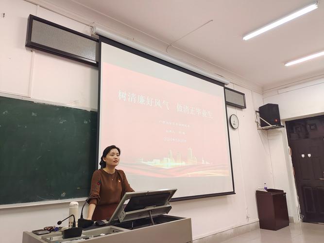 广西大学中加学院官网