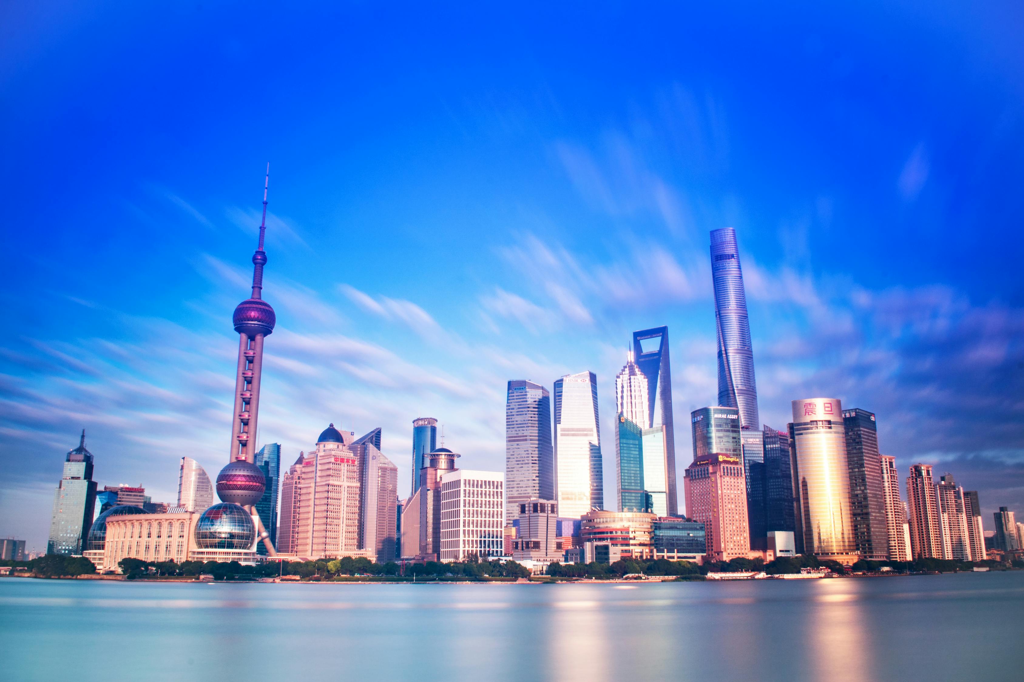 漫步城市之光——细数上海的公共交通线路