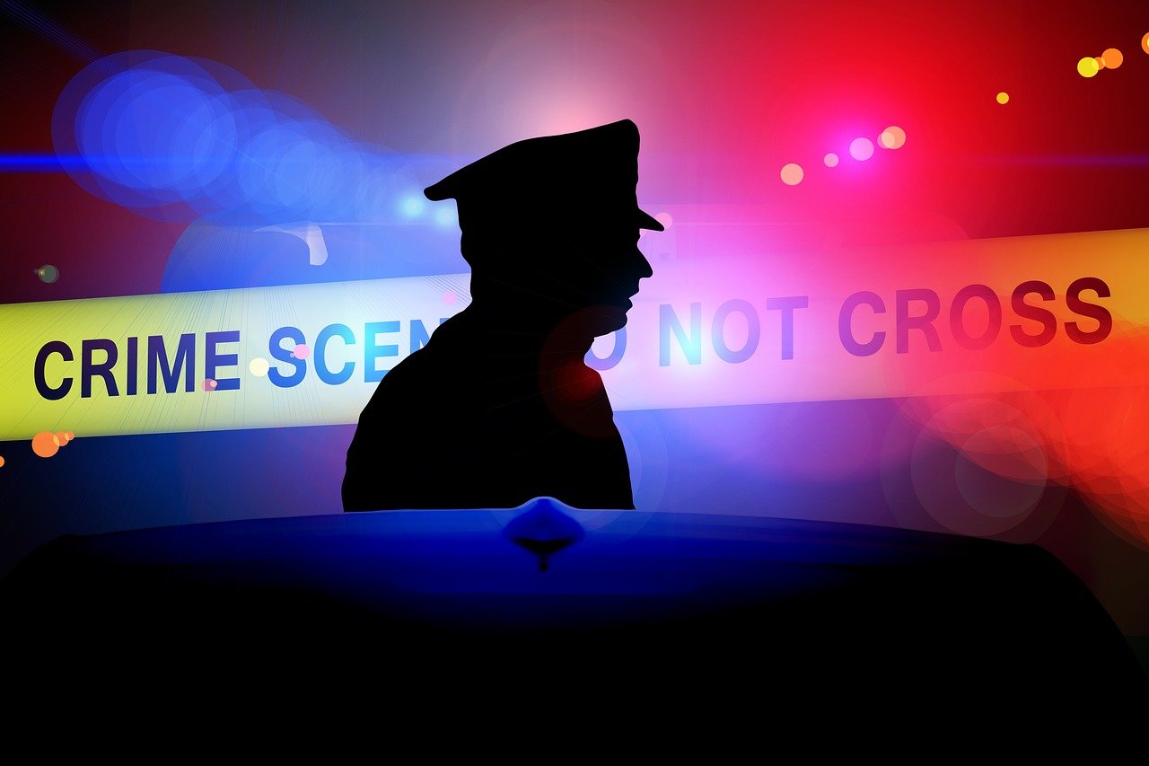 爱情与贪婪的边界，女子向男友索要300万，23年后竟遭批捕的警示录